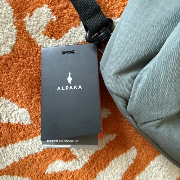 NWT Alpaka Gray Left Shoulder Metro Crossbody - Picture 11 of 12
